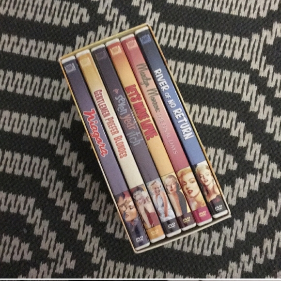 Marilyn Monroe Movie Collection🎬 - Picture 2 of 4